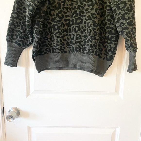 ABERCROMBIE & Fitch Cozy AF Leopard Print High Neck Pullover Sweater - Picture 3 of 8